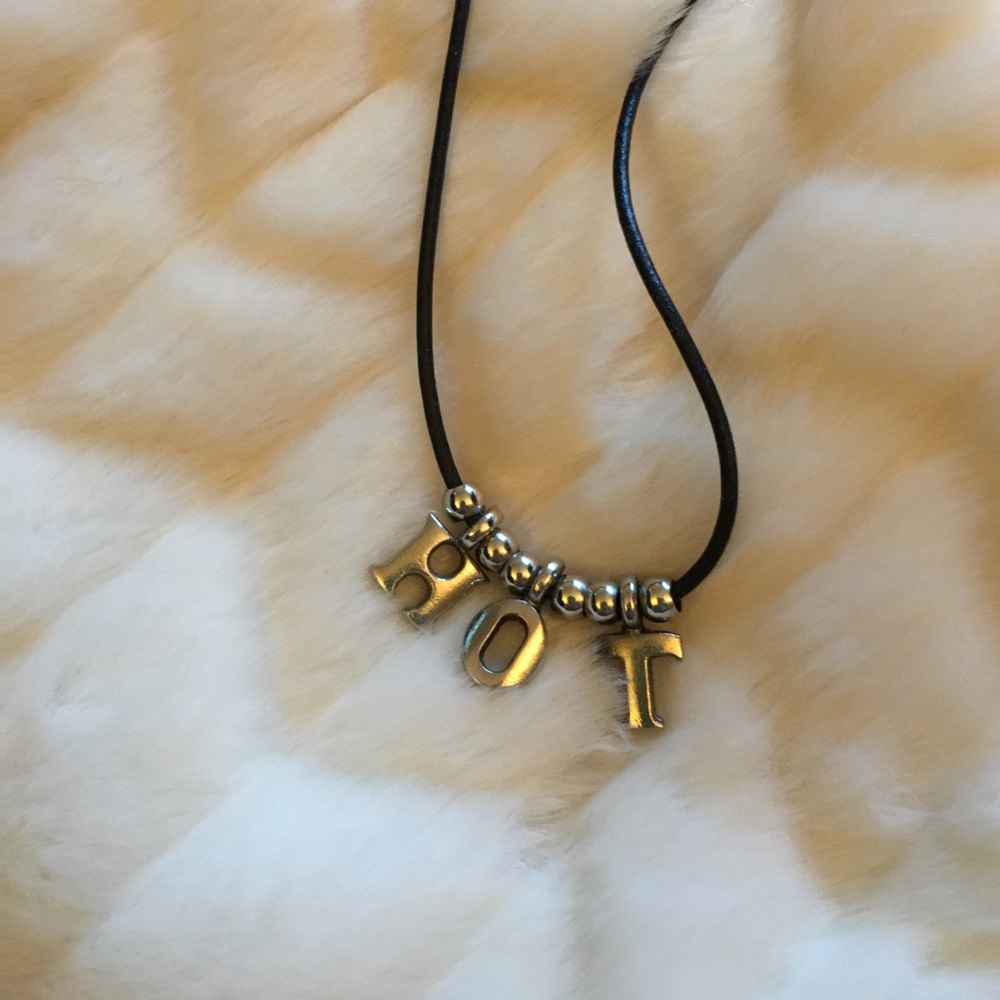 HOT Necklace - Picture 2 of 2